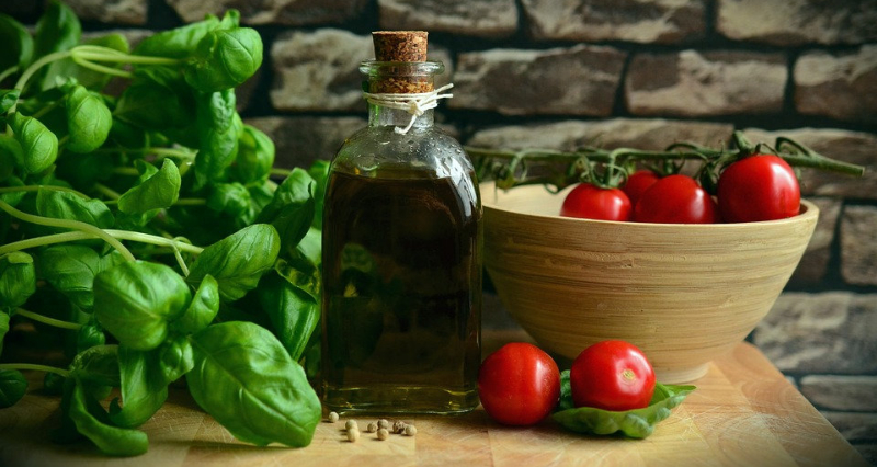 Fresh ingredients: Basil & Tomatoes