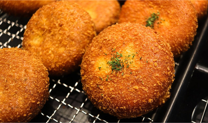 Cheese and herb aigrettes 